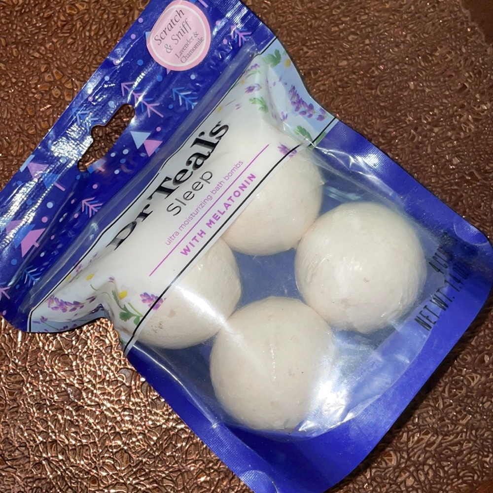Four piece, Dr. teals “sleep” ultra moisturizing bath bombs with melatonin
